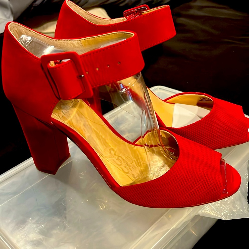 NWOT Red Vince Camaro